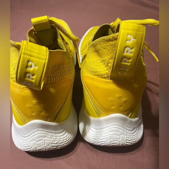 Steph Curry Flow basketball shoes - Picture 3 of 6